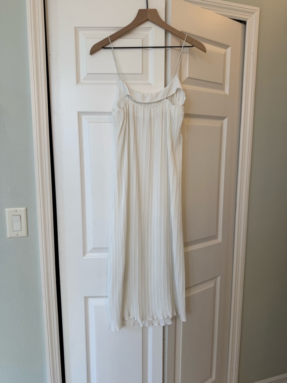 Good American Always Fits
Plessé Slip Dress in Ivory S - Picture 4 of 6